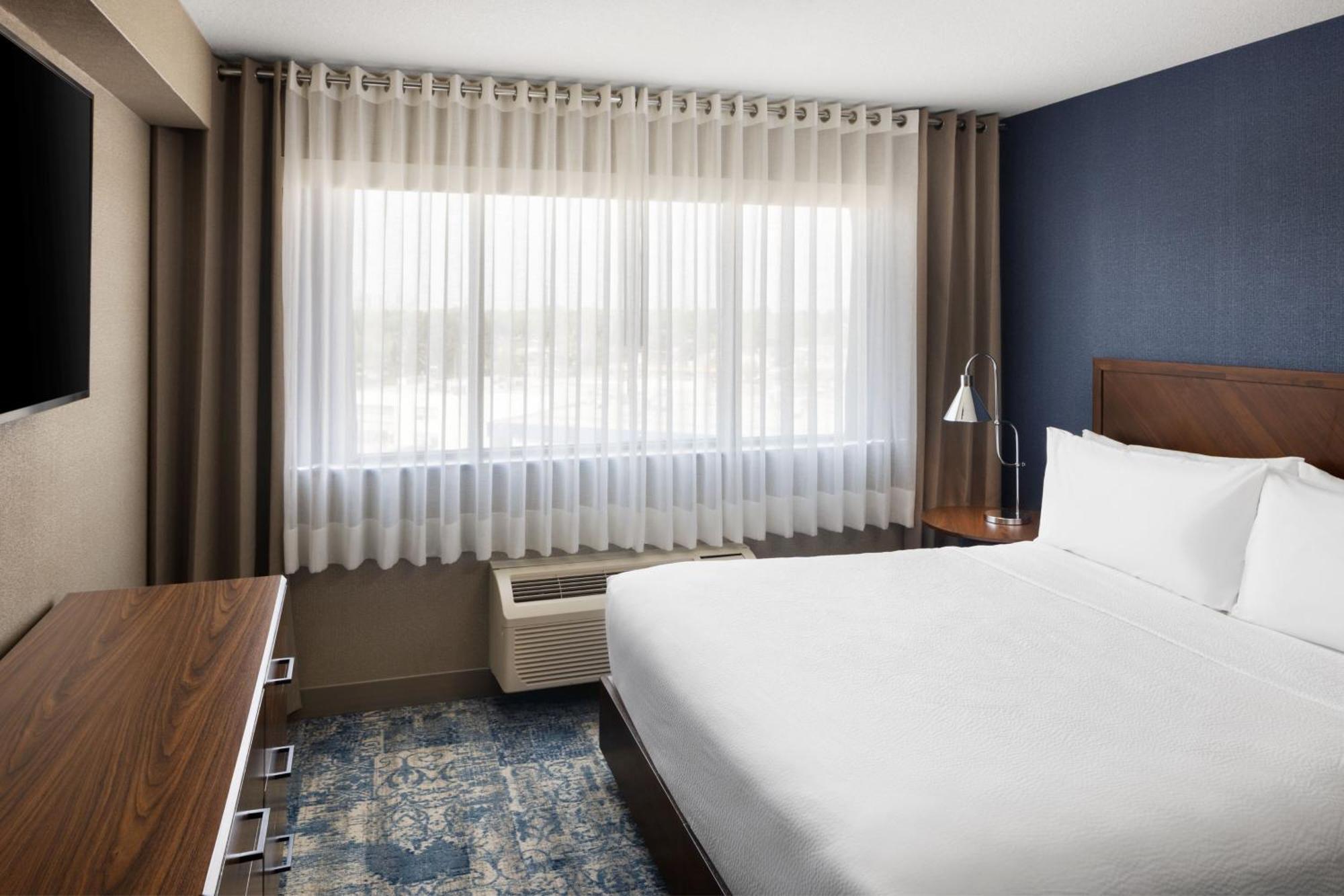 Four Points By Sheraton Edmonton South Εξωτερικό φωτογραφία
