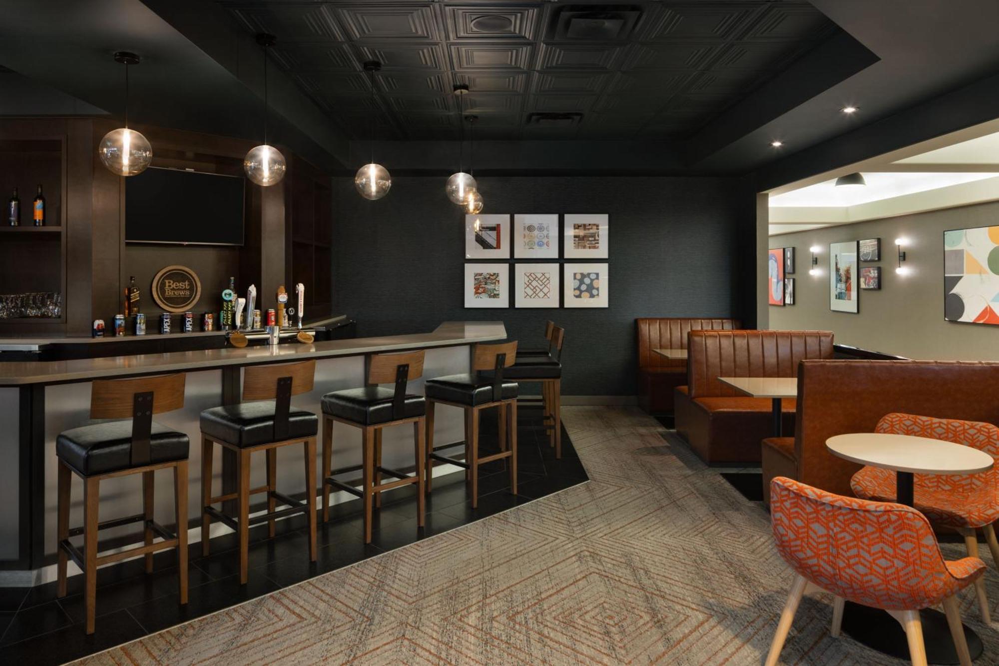 Four Points By Sheraton Edmonton South Εξωτερικό φωτογραφία
