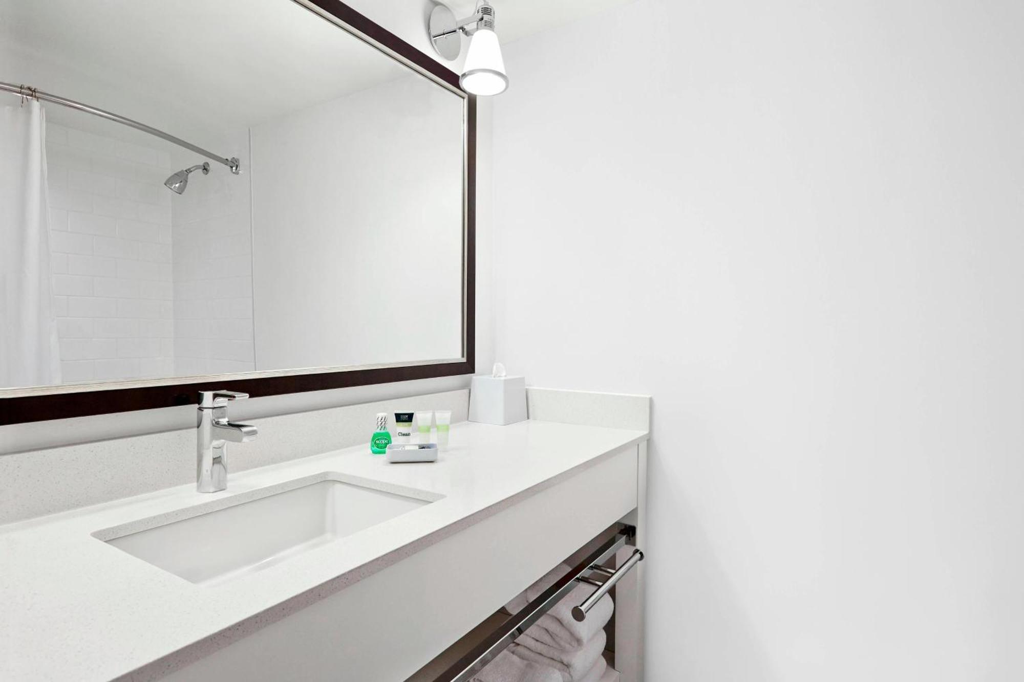 Four Points By Sheraton Edmonton South Εξωτερικό φωτογραφία