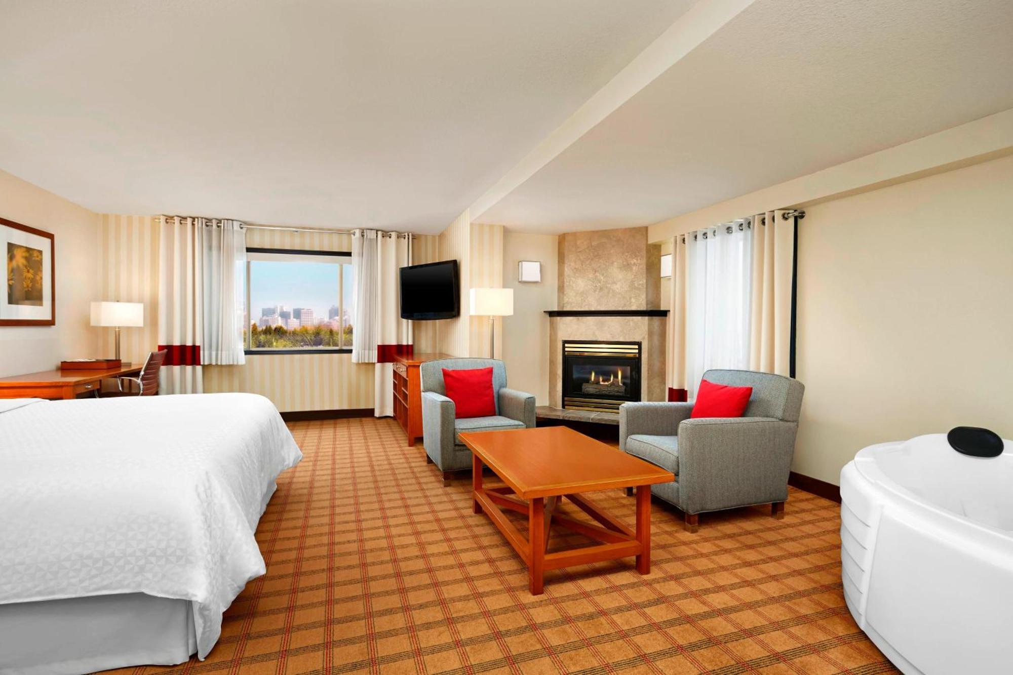 Four Points By Sheraton Edmonton South Εξωτερικό φωτογραφία